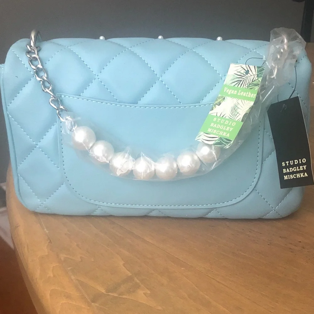 NWT! Badgley Mischka Light Blue Round Letter Lock crossbody bag. - Picture 10 of 10